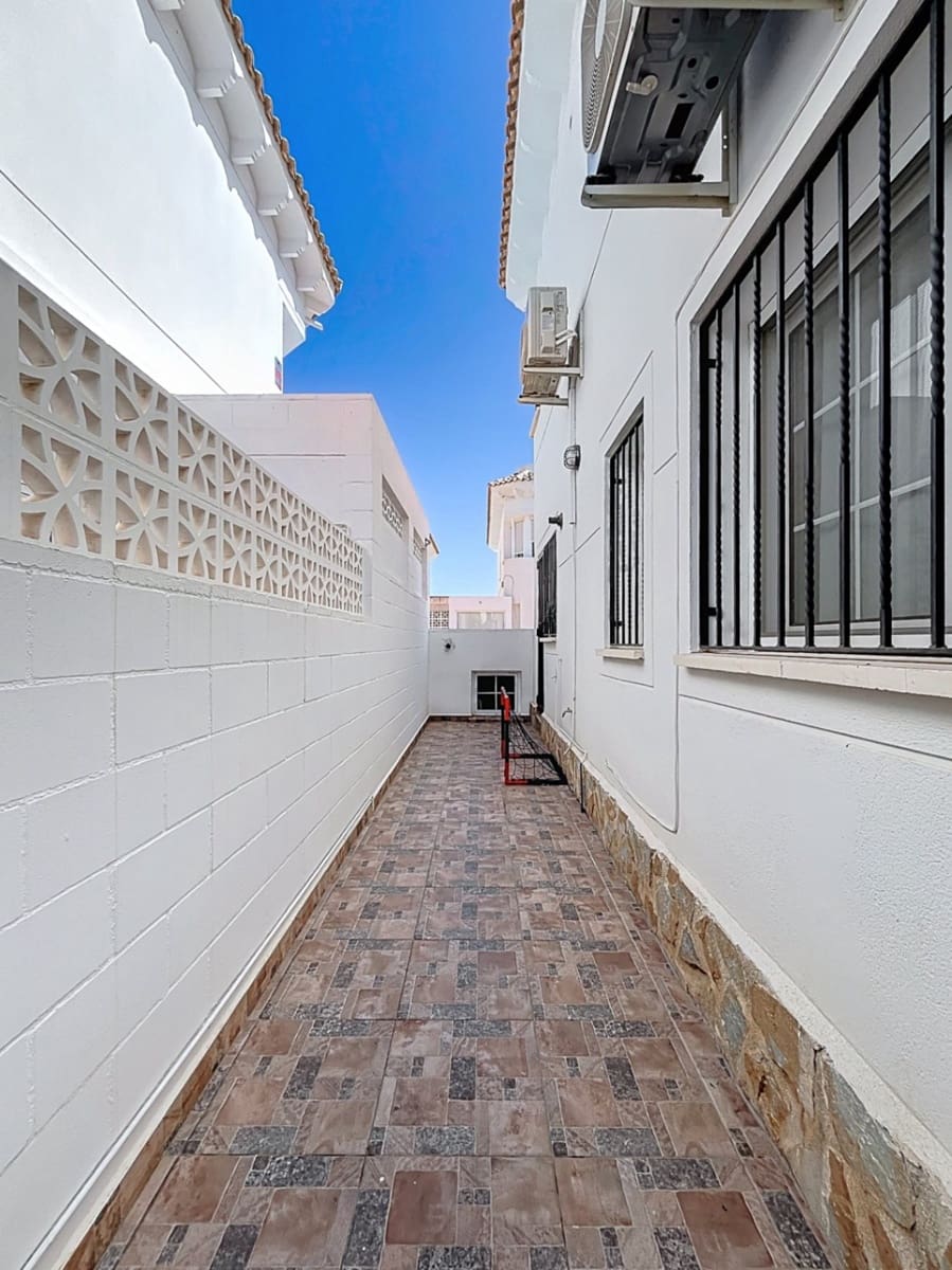 4 soveværelse Villa til salg i Albir med swimmingpool garage - € 599.000 (Ref: 9980636)
