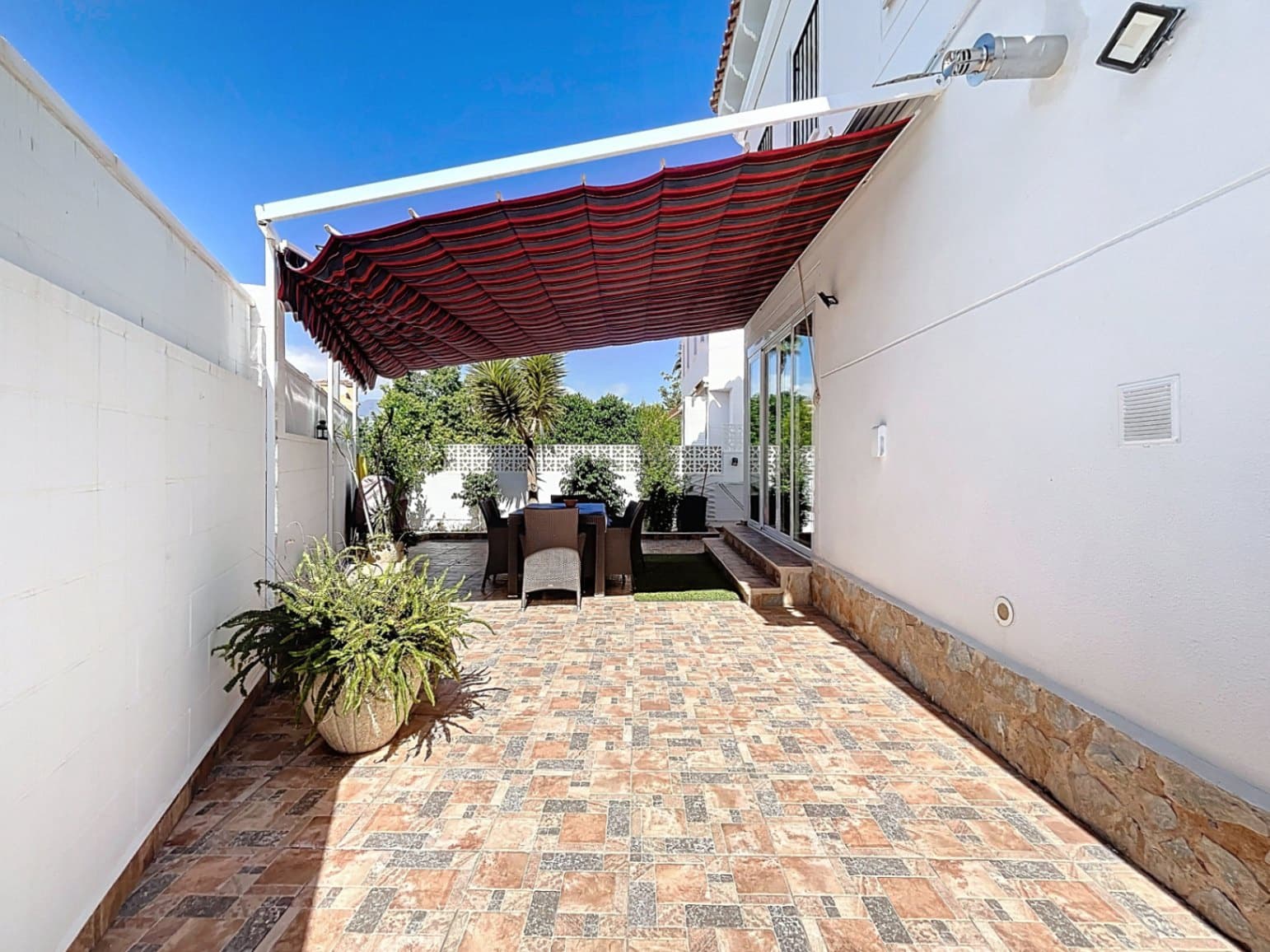 4 soveværelse Villa til salg i Albir med swimmingpool garage - € 599.000 (Ref: 9980636)