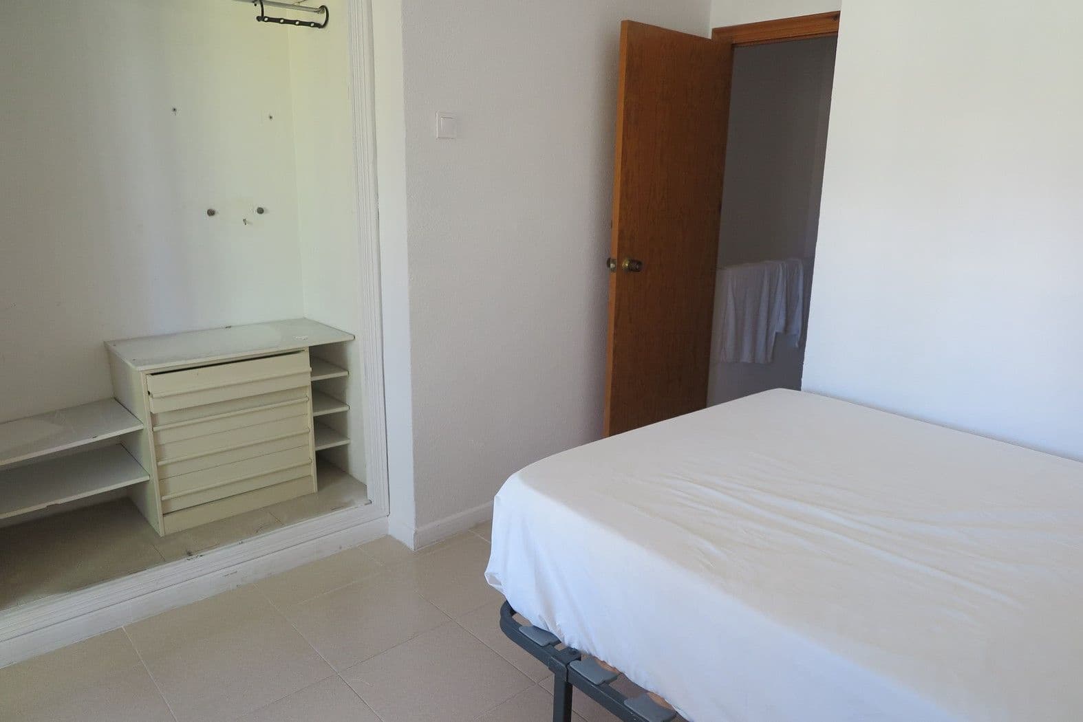 Pareado de 3 habitaciones en El Campello en alquiler con piscina garaje - 1.000 € (Ref: 10049978)