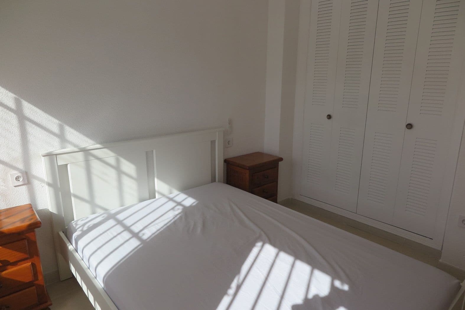 Pareado de 3 habitaciones en El Campello en alquiler con piscina garaje - 1.000 € (Ref: 10049978)