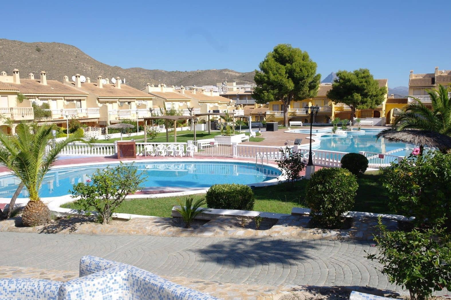 Pareado de 3 habitaciones en El Campello en alquiler con piscina garaje - 1.000 € (Ref: 10049978)