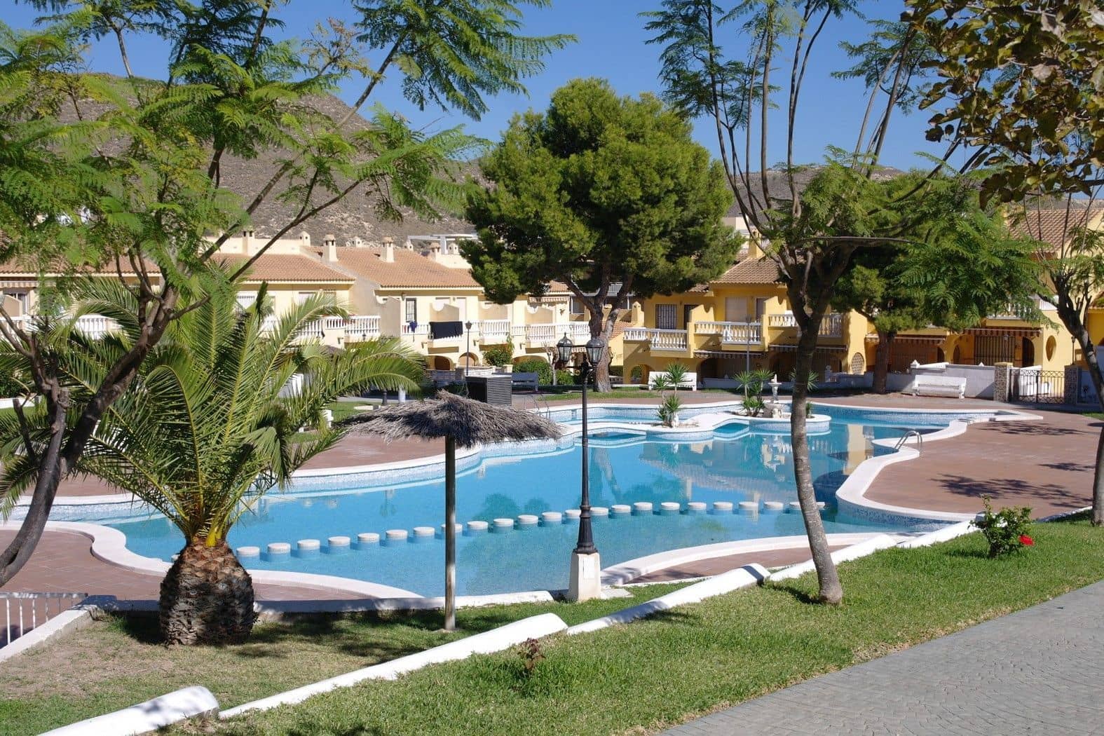Pareado de 3 habitaciones en El Campello en alquiler con piscina garaje - 1.000 € (Ref: 10049978)
