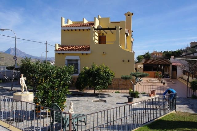 Chalet de 4 habitaciones en Cala d'Or, El Campello en venta con piscina garaje - 515.000 € (Ref: 3705679)