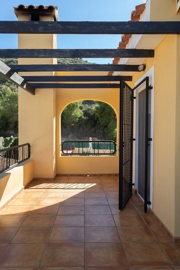 4 bedroom Villa for sale in El Campello with pool garage - € 515,000 (Ref: 3705679)