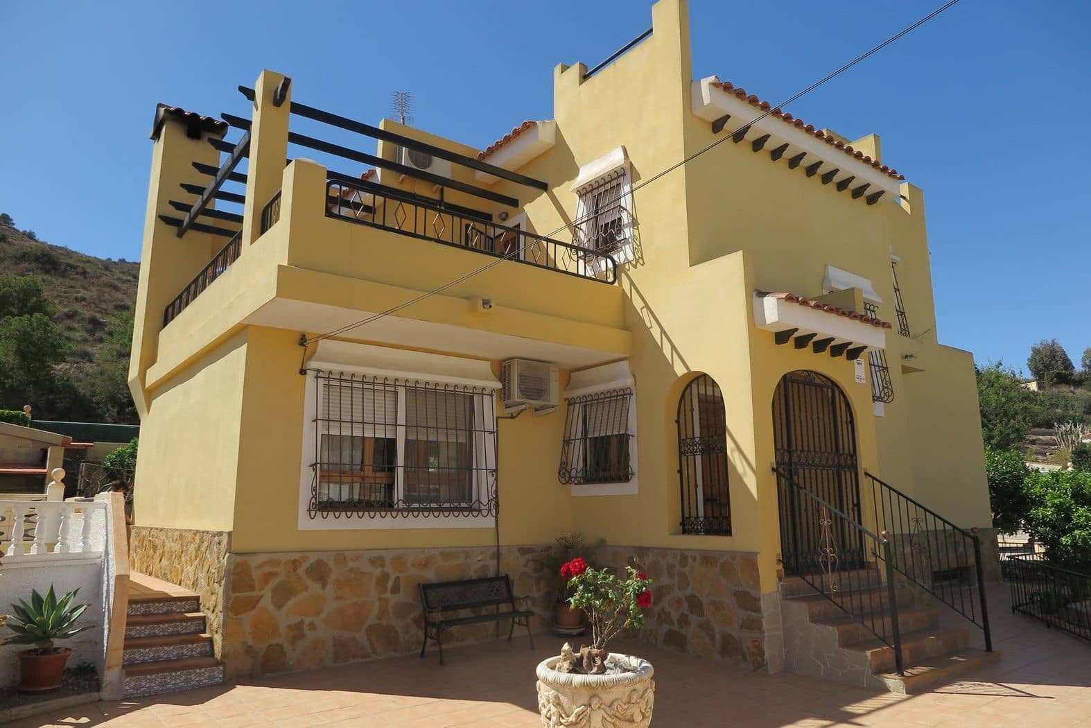 4 bedroom Villa for sale in El Campello with pool garage - € 515,000 (Ref: 3705679)