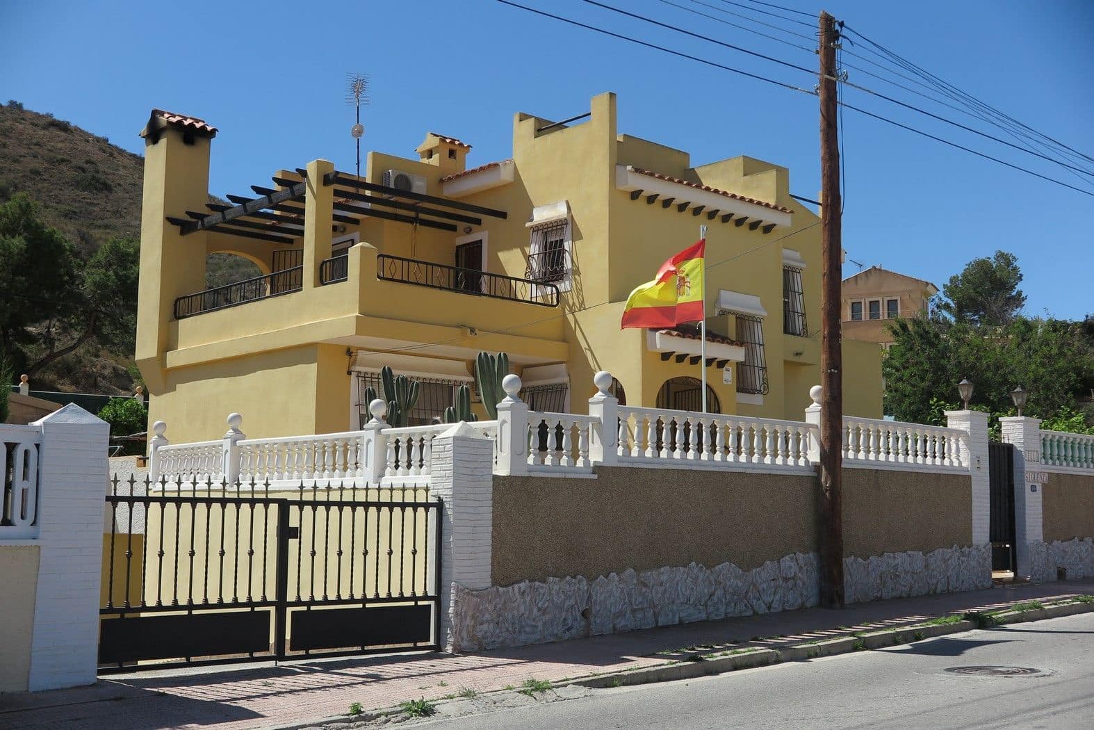 4 bedroom Villa for sale in El Campello with pool garage - € 515,000 (Ref: 3705679)