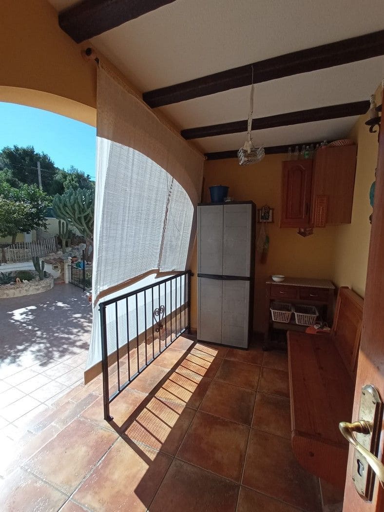 4 bedroom Villa for sale in El Campello with pool garage - € 515,000 (Ref: 3705679)