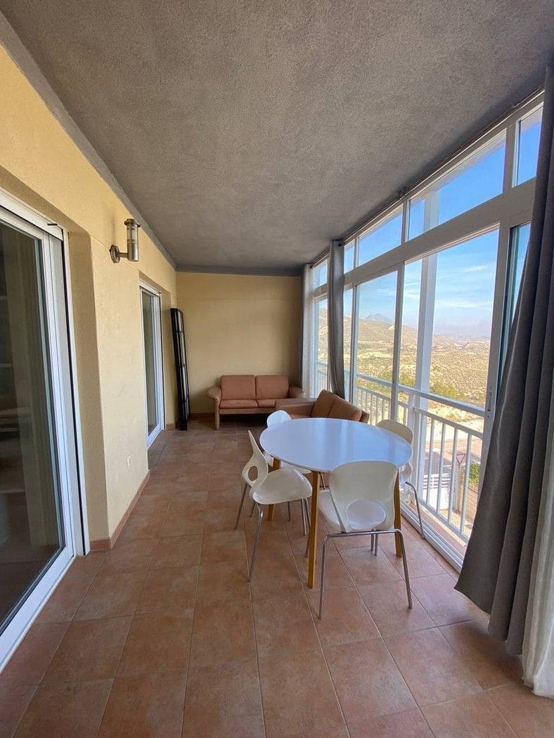 Apartamento de 2 habitaciones en El Campello en venta con piscina garaje - 186.000 € (Ref: 5504484)