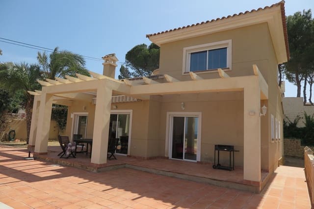 4 bedroom Villa for sale in El Campello with pool garage - € 695,000 (Ref: 7934596)