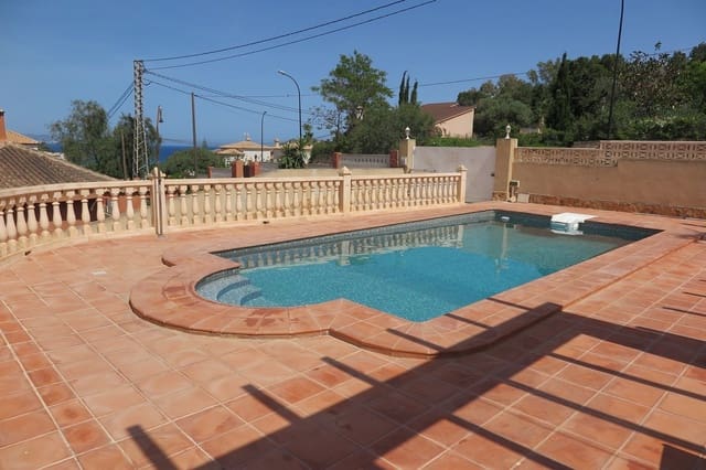 4 bedroom Villa for sale in El Campello with pool garage - € 695,000 (Ref: 7934596)