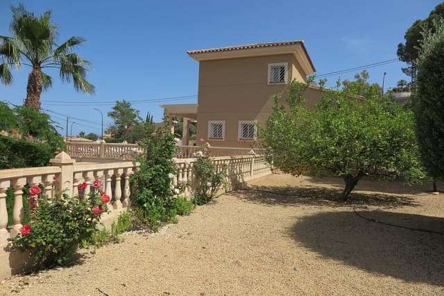 4 bedroom Villa for sale in El Campello with pool garage - € 695,000 (Ref: 7934596)