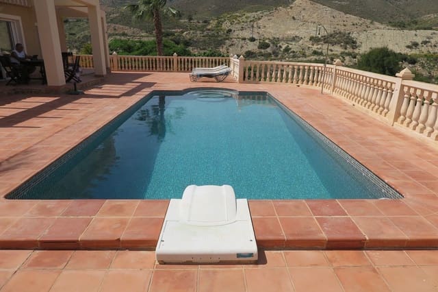 4 bedroom Villa for sale in El Campello with pool garage - € 695,000 (Ref: 7934596)