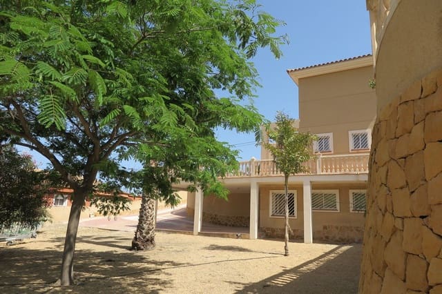 4 bedroom Villa for sale in El Campello with pool garage - € 695,000 (Ref: 7934596)
