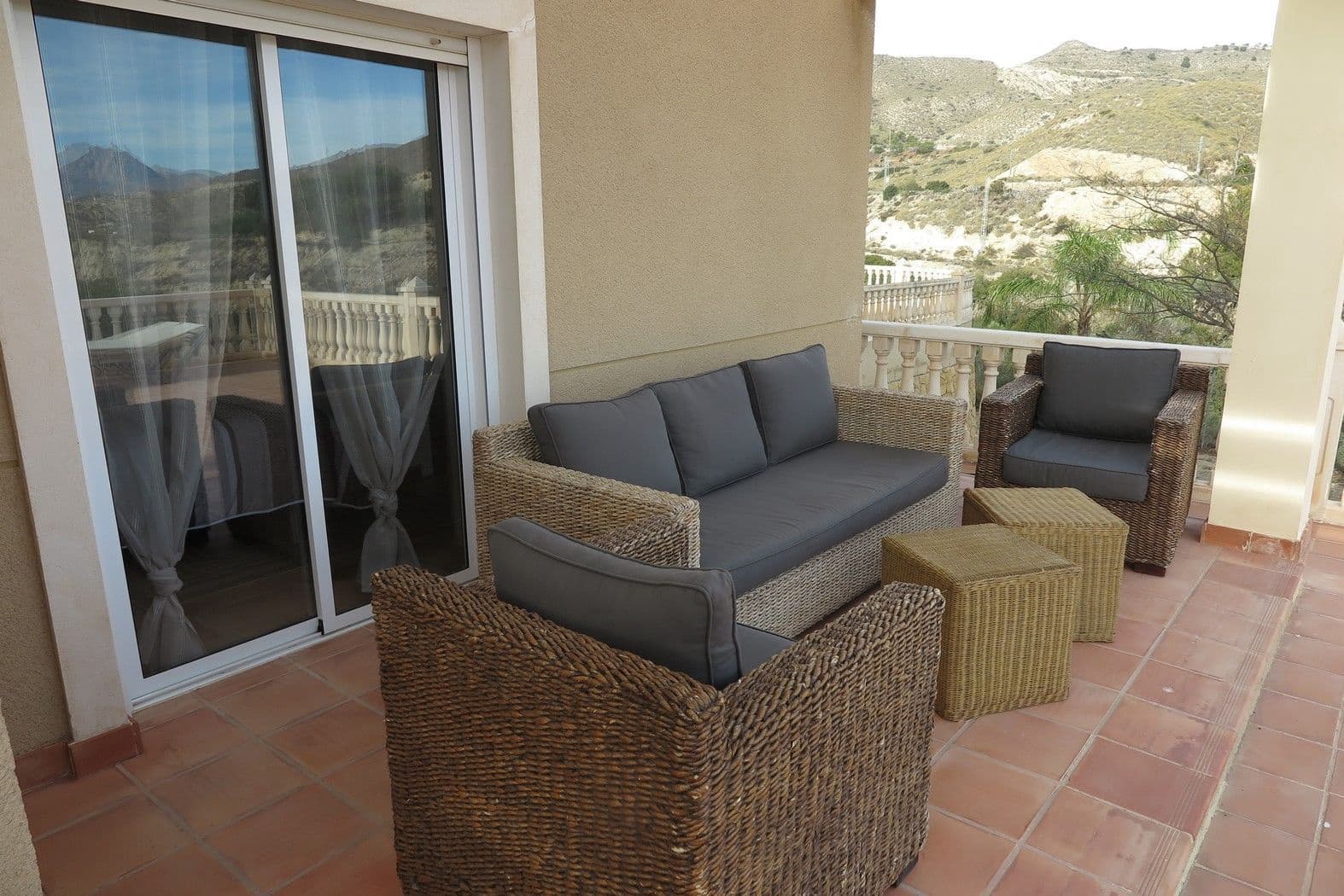 4 bedroom Villa for sale in El Campello with pool garage - € 695,000 (Ref: 7934596)