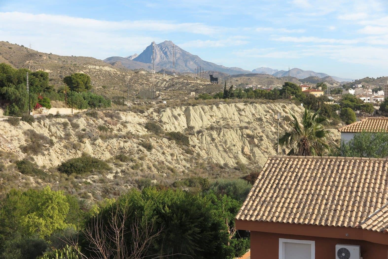 4 bedroom Villa for sale in El Campello with pool garage - € 695,000 (Ref: 7934596)