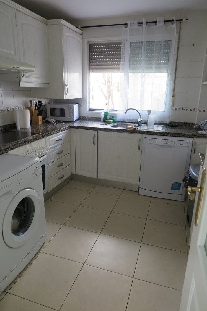 4 bedroom Villa for sale in El Campello with pool - € 429,000 (Ref: 7934605)