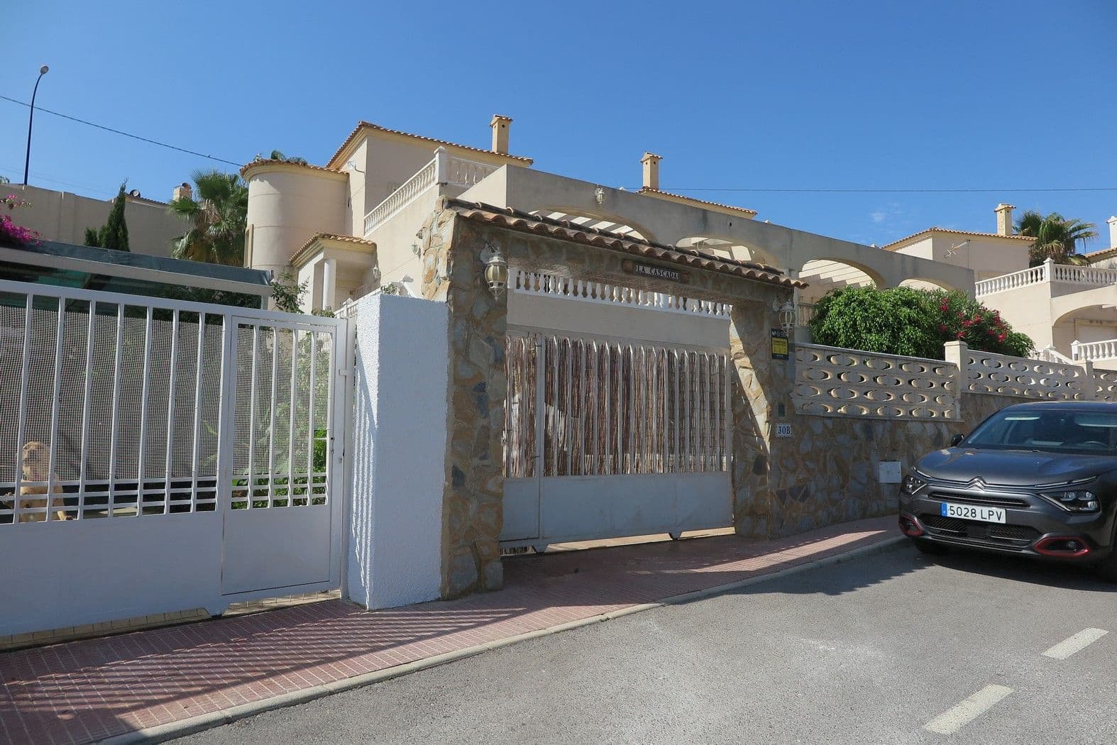 4 bedroom Villa for sale in El Campello with pool - € 429,000 (Ref: 7934605)