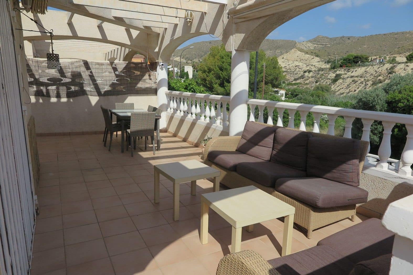 4 bedroom Villa for sale in El Campello with pool - € 429,000 (Ref: 7934605)