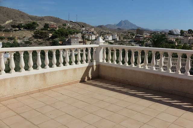 4 soverom Villa til salgs i El Campello med svømmebasseng - € 640 000 (Ref: 7934605)