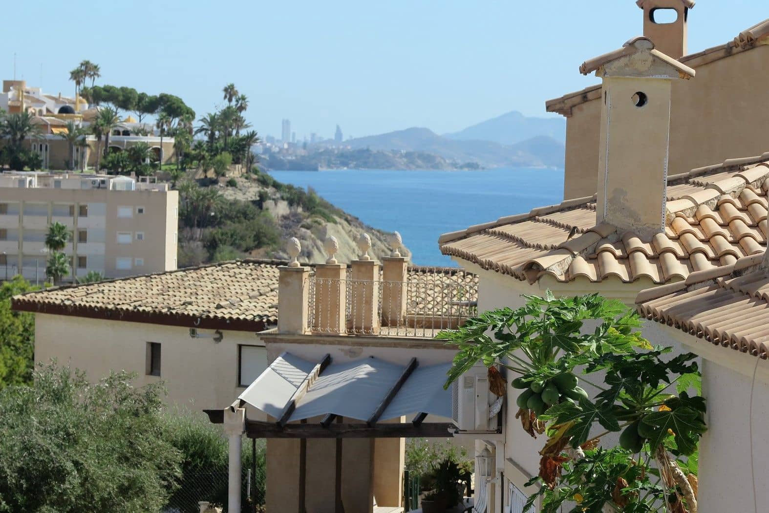 4 bedroom Villa for sale in El Campello with pool - € 429,000 (Ref: 7934605)