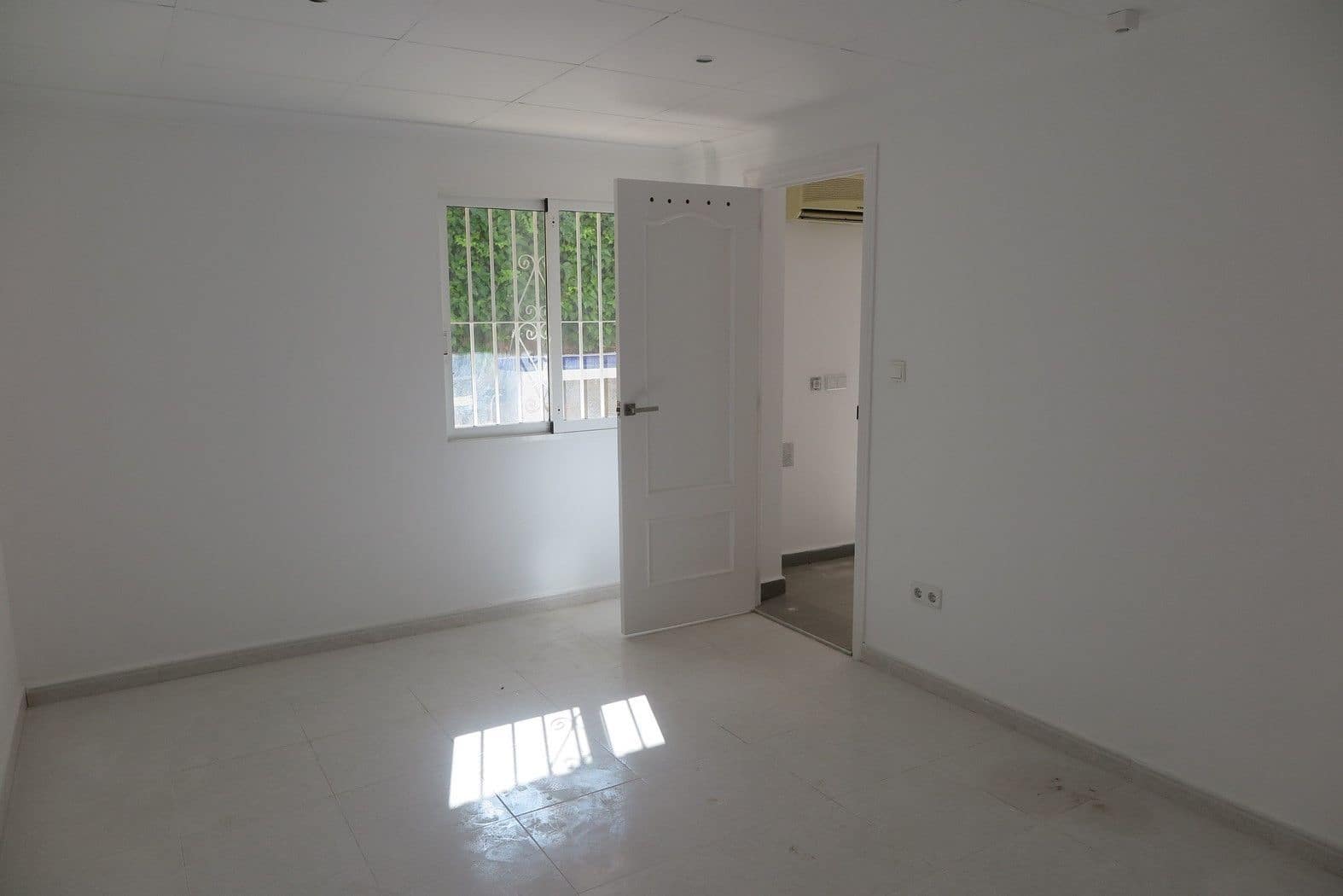 4 bedroom Villa for sale in El Campello with pool - € 640,000 (Ref: 7934605)