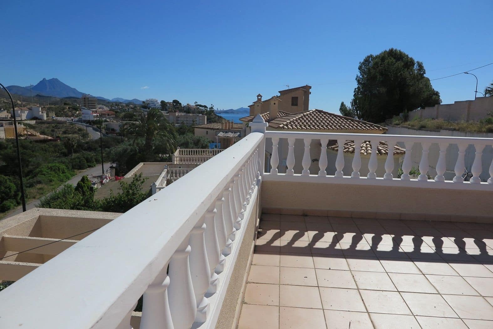 4 bedroom Villa for sale in El Campello with pool - € 640,000 (Ref: 7934605)