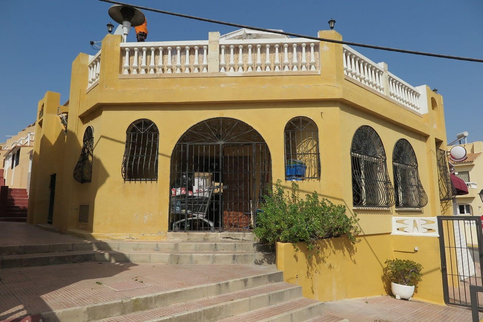 Commercial for sale in El Campello - € 325,000 (Ref: 9435953)