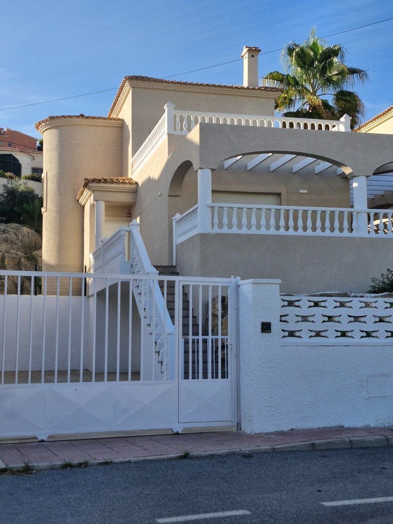 3 bedroom Villa for sale in El Campello - € 550,000 (Ref: 9435954)