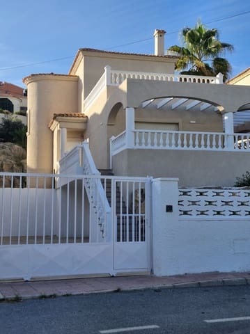 3 bedroom Villa for sale in El Campello - € 550,000 (Ref: 9435954)