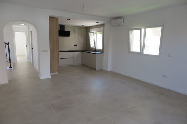 3 bedroom Villa for sale in El Campello - € 550,000 (Ref: 9435954)