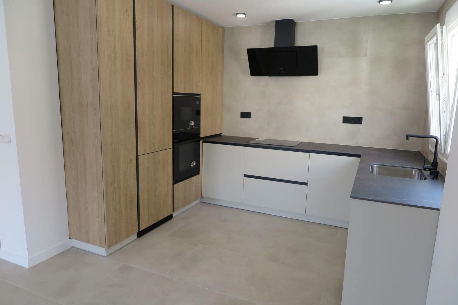 3 bedroom Villa for sale in El Campello - € 550,000 (Ref: 9435954)