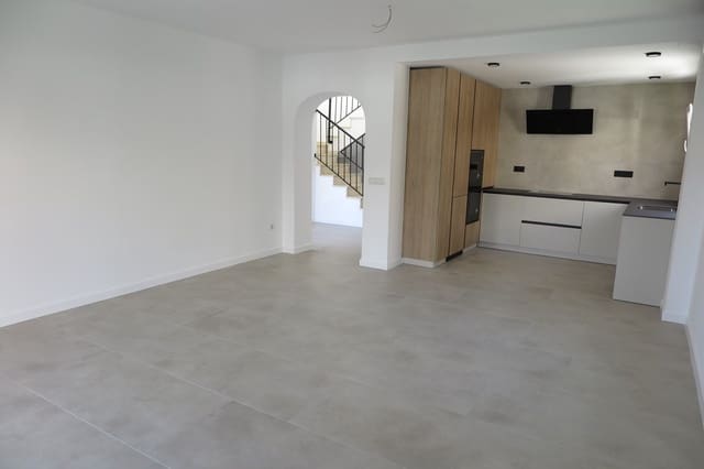 3 bedroom Villa for sale in El Campello - € 550,000 (Ref: 9435954)