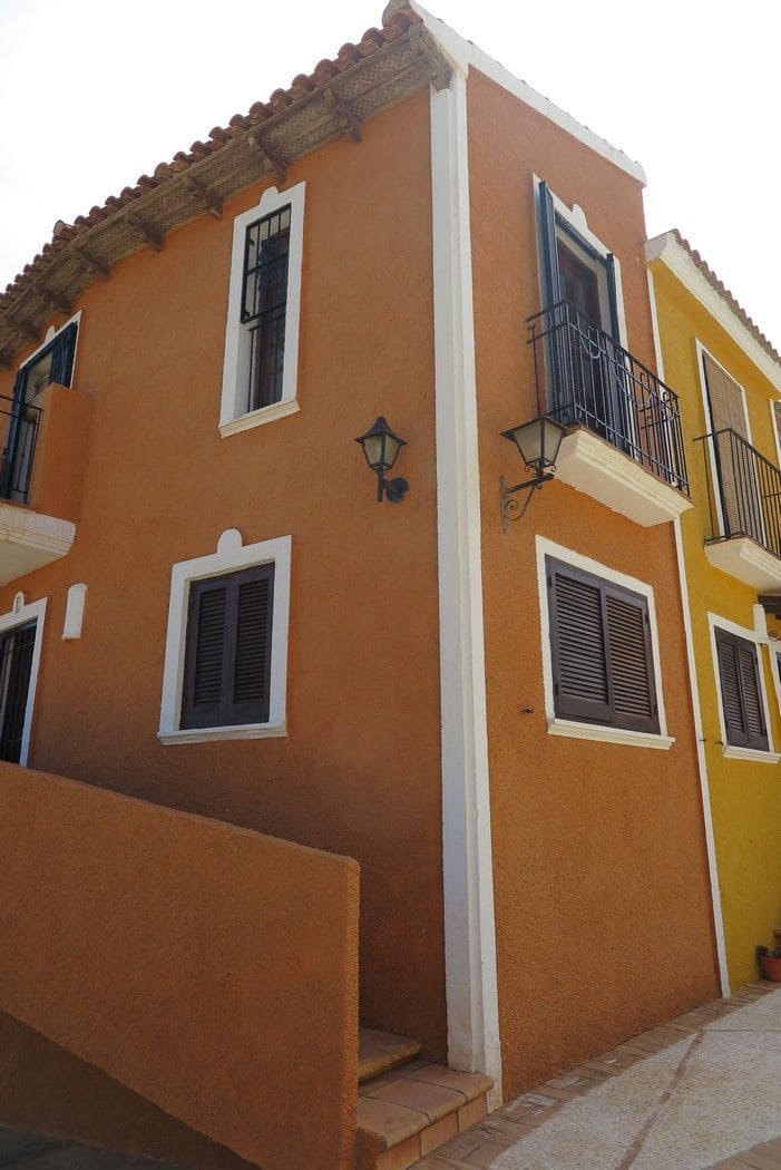 Bungalow de 3 habitaciones en El Campello en venta con piscina garaje - 279.000 € (Ref: 9435956)