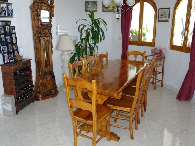 4 soveværelse Villa til salg i El Campello med swimmingpool - € 595.000 (Ref: 9435957)