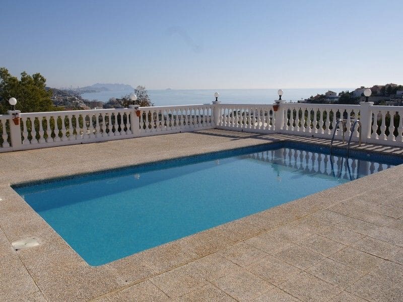 4 soveværelse Villa til salg i El Campello med swimmingpool - € 595.000 (Ref: 9435957)