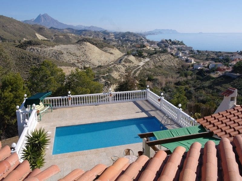 4 soveværelse Villa til salg i El Campello med swimmingpool - € 595.000 (Ref: 9435957)
