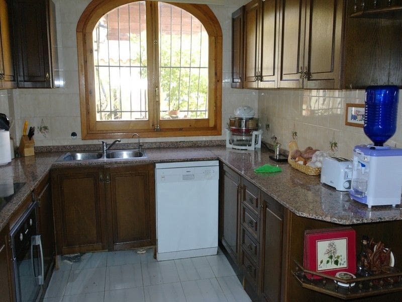 4 soveværelse Villa til salg i El Campello med swimmingpool - € 595.000 (Ref: 9435957)