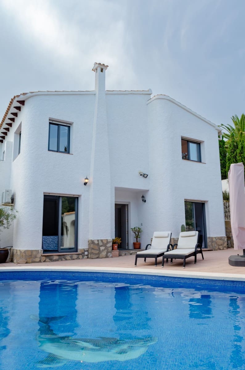 3 bedroom Villa for sale in El Campello with pool garage - € 729,000 (Ref: 9435959)