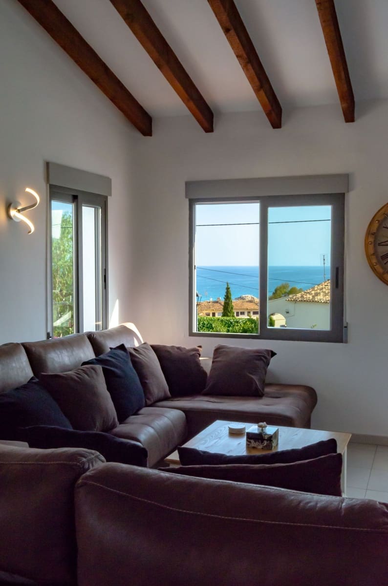 3 bedroom Villa for sale in El Campello with pool garage - € 729,000 (Ref: 9435959)