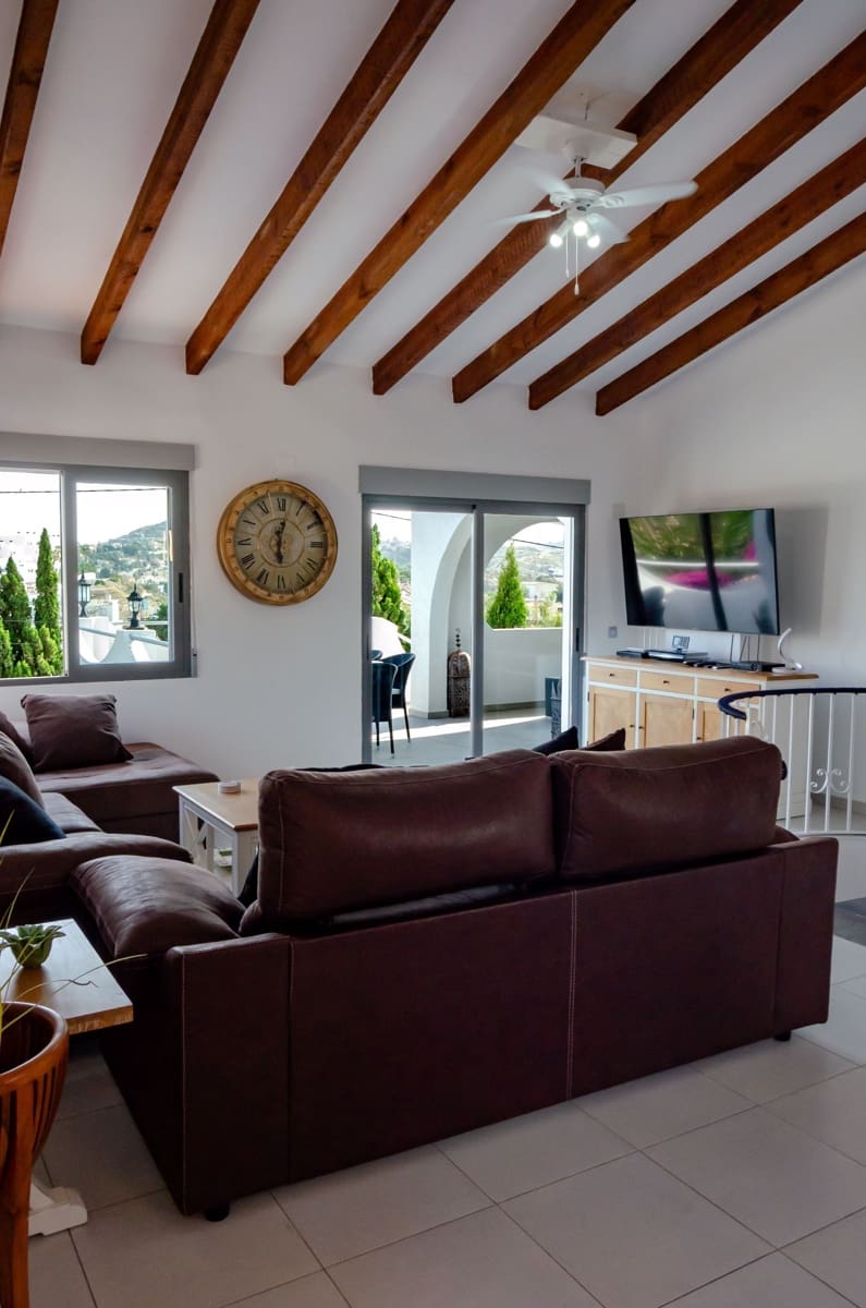 3 bedroom Villa for sale in El Campello with pool garage - € 729,000 (Ref: 9435959)