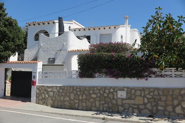 3 bedroom Villa for sale in El Campello with pool garage - € 729,000 (Ref: 9435959)