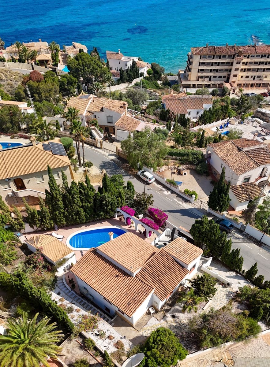 3 bedroom Villa for sale in El Campello with pool garage - € 729,000 (Ref: 9435959)