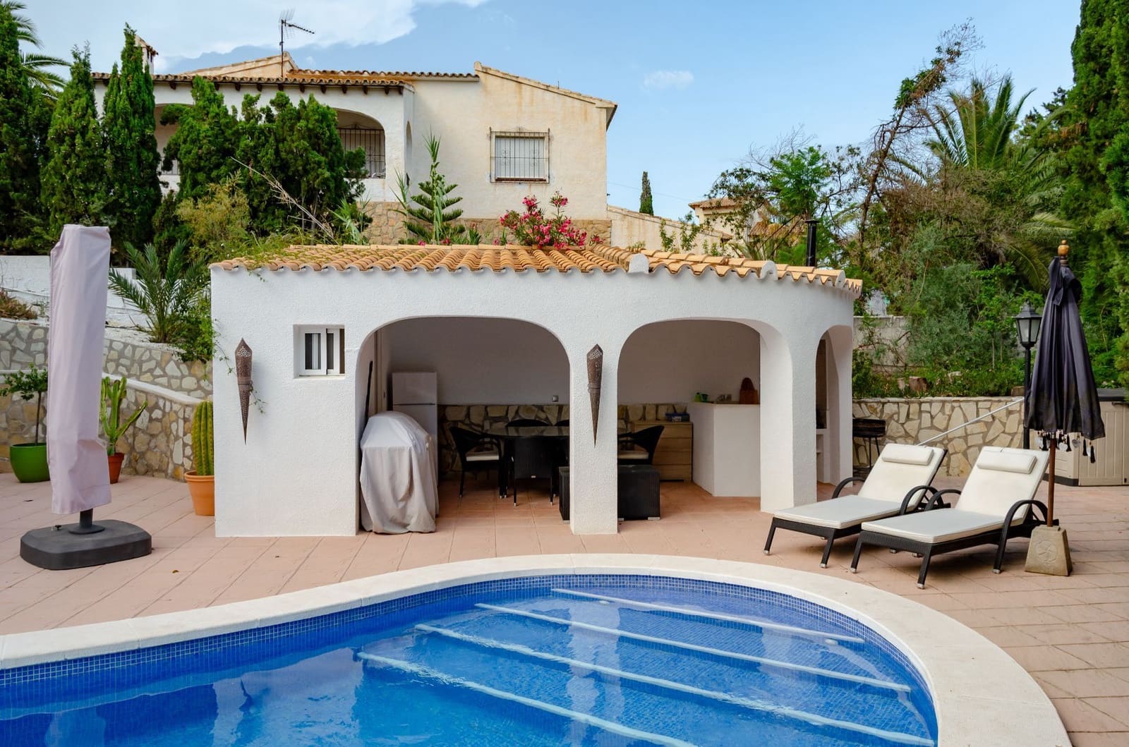 3 bedroom Villa for sale in El Campello with pool garage - € 729,000 (Ref: 9435959)