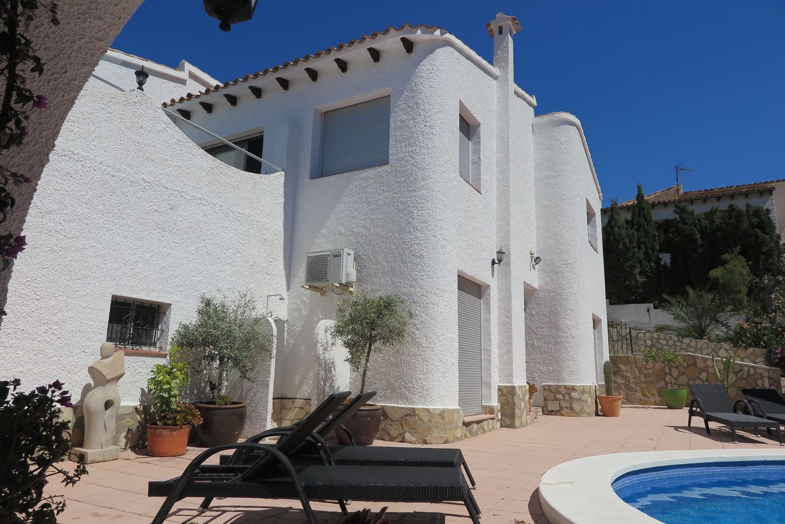 3 bedroom Villa for sale in El Campello with pool garage - € 729,000 (Ref: 9435959)