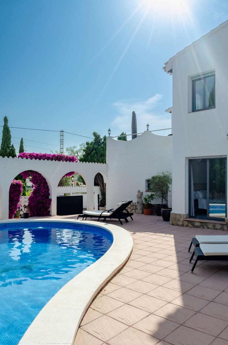 3 bedroom Villa for sale in El Campello with pool garage - € 729,000 (Ref: 9435959)