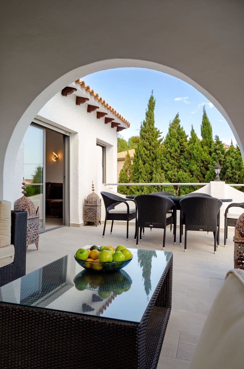 3 bedroom Villa for sale in El Campello with pool garage - € 729,000 (Ref: 9435959)