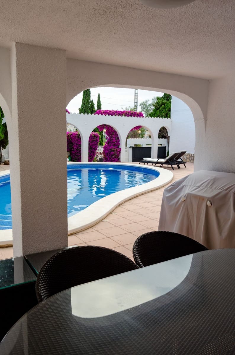 3 bedroom Villa for sale in El Campello with pool garage - € 729,000 (Ref: 9435959)