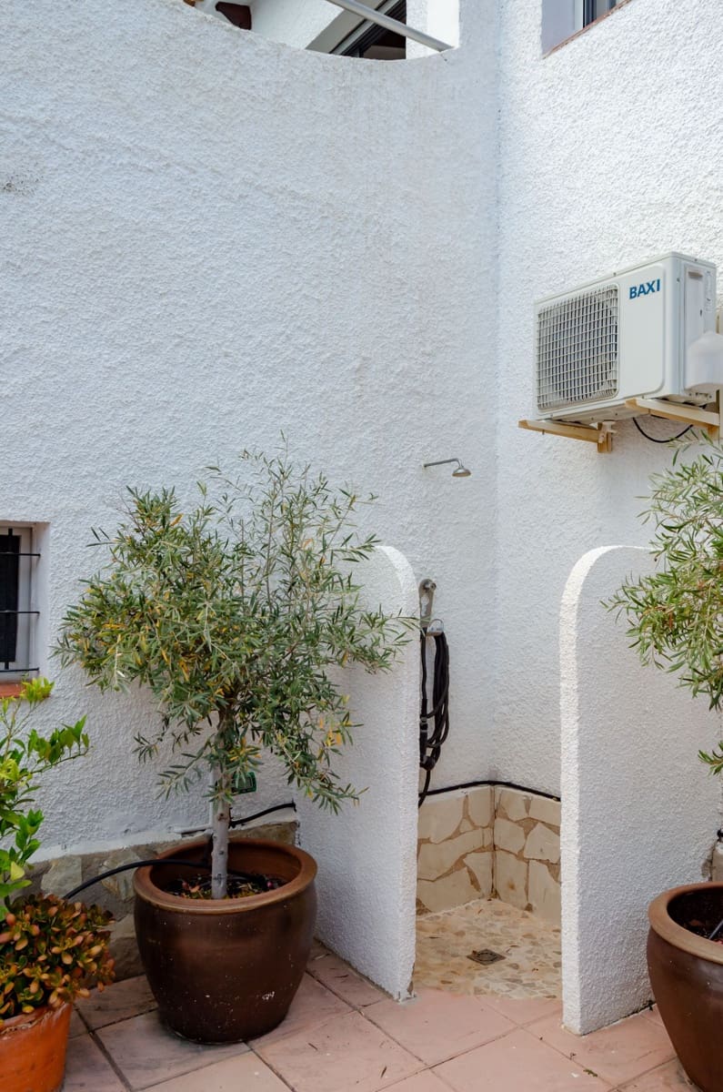 3 bedroom Villa for sale in El Campello with pool garage - € 729,000 (Ref: 9435959)