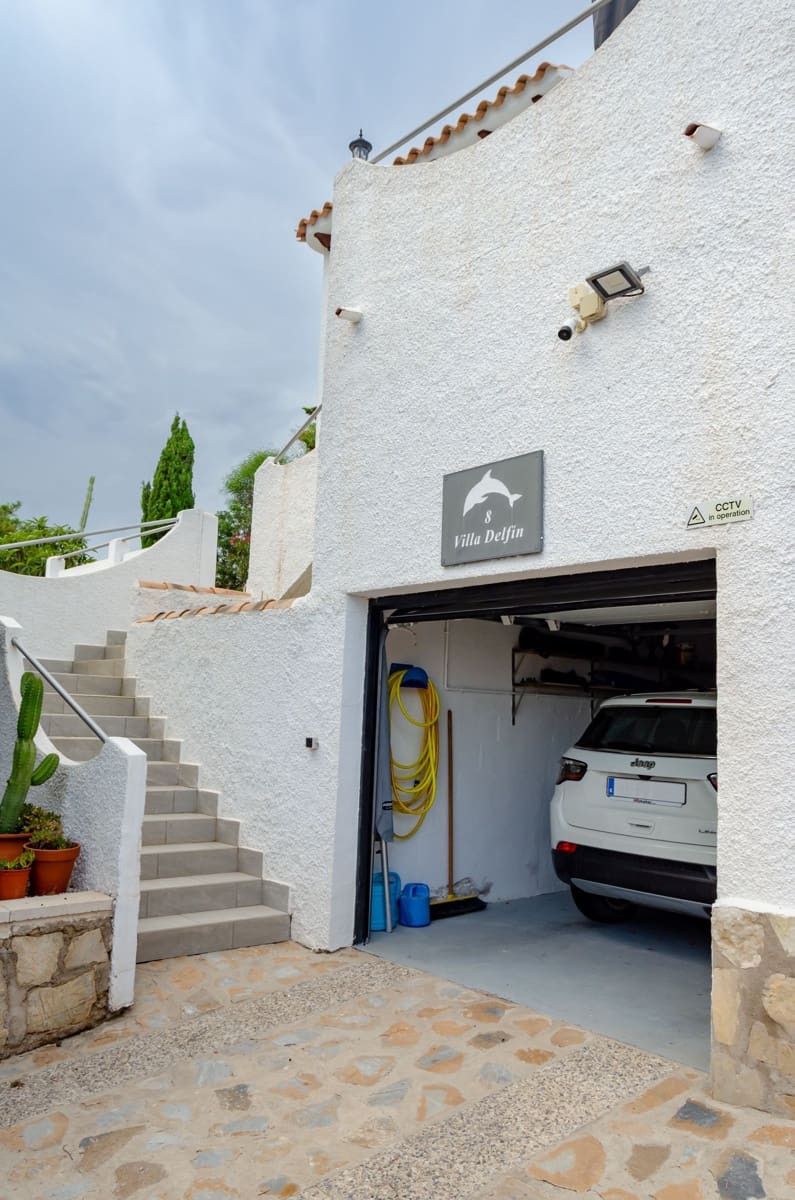 3 bedroom Villa for sale in El Campello with pool garage - € 729,000 (Ref: 9435959)