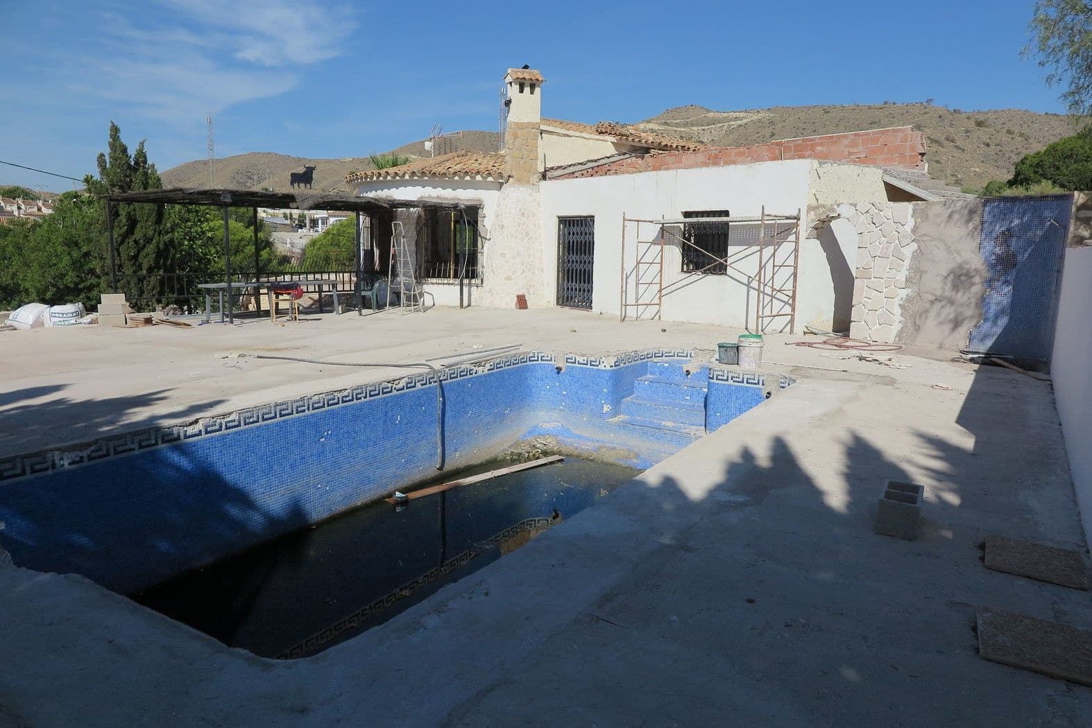 4 bedroom Villa for sale in El Campello with pool - € 880,000 (Ref: 9435963)